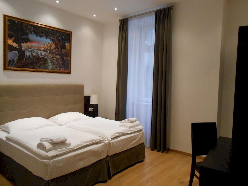 The Palace Suites And Apartments Прага Экстерьер фото