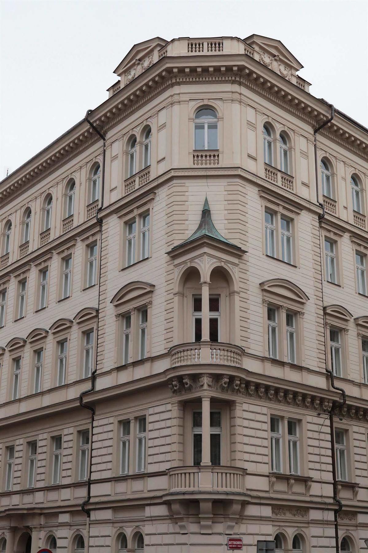 The Palace Suites And Apartments Прага Экстерьер фото